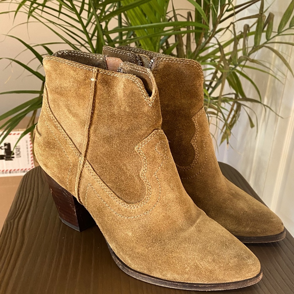 Frye Renee Seam Short boot in Cashew Size 7